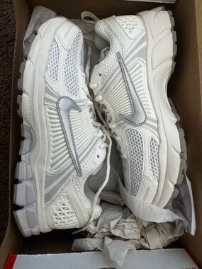 Nike Orange Box with White Label - Vomero 5 (GS)